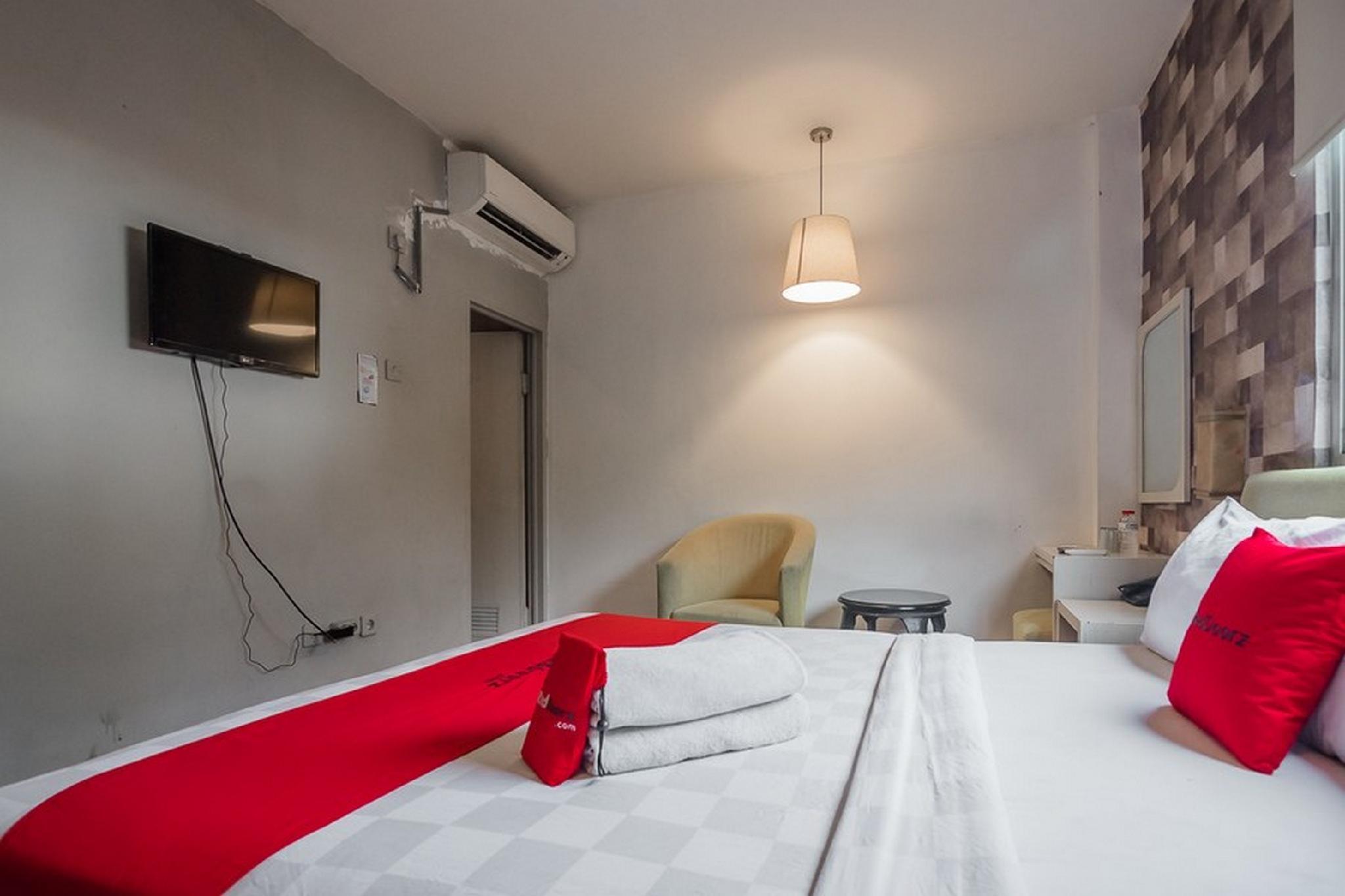 Hotel Reddoorz Near Mangga Besar Station Jakarta