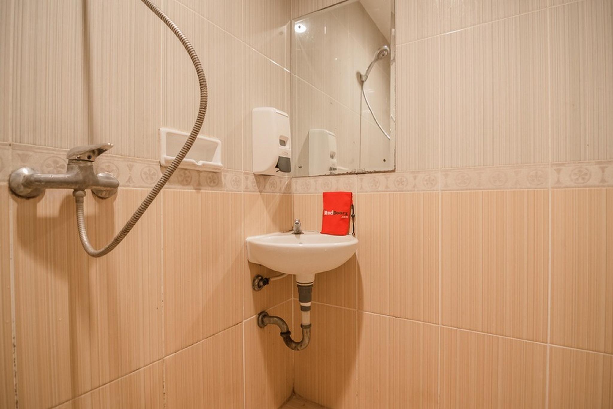 Reddoorz Near Mangga Besar Station Hotel Jakarta
