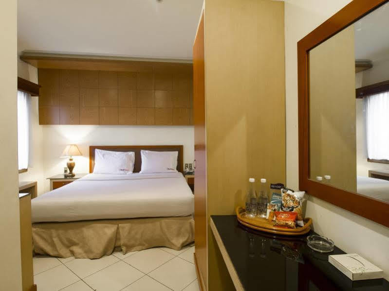 Reddoorz Near Mangga Besar Station 3*