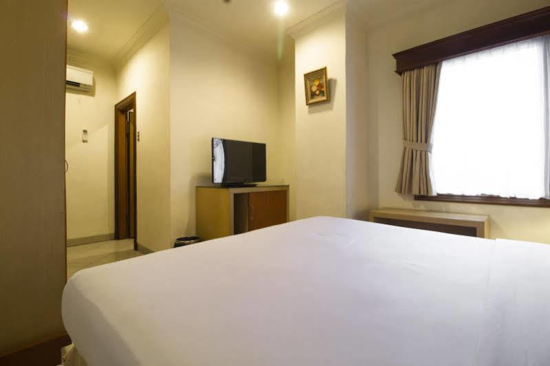 Reddoorz Near Mangga Besar Station 3*